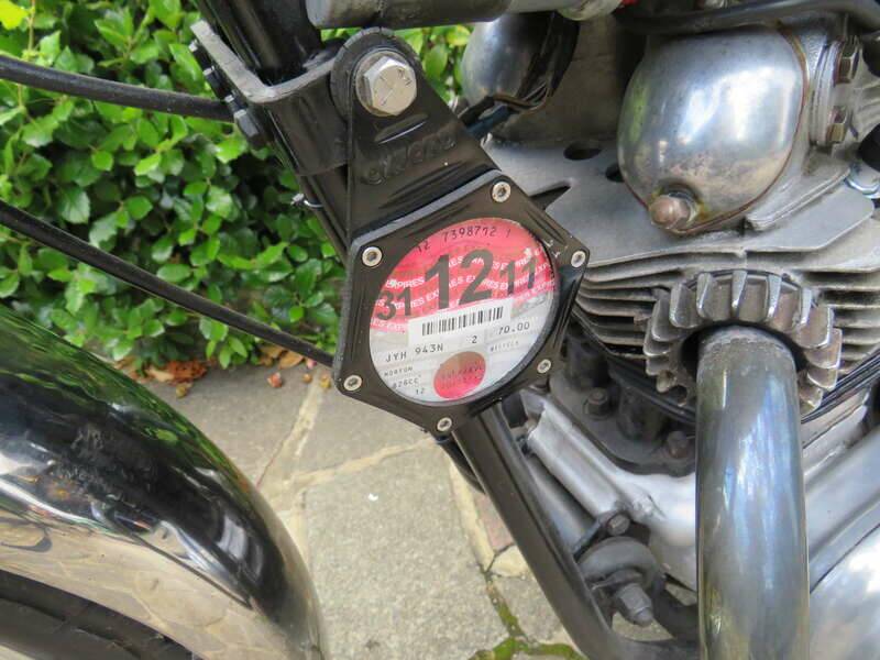 Image 28/47 of Norton Commando 850 Roadster (1974)