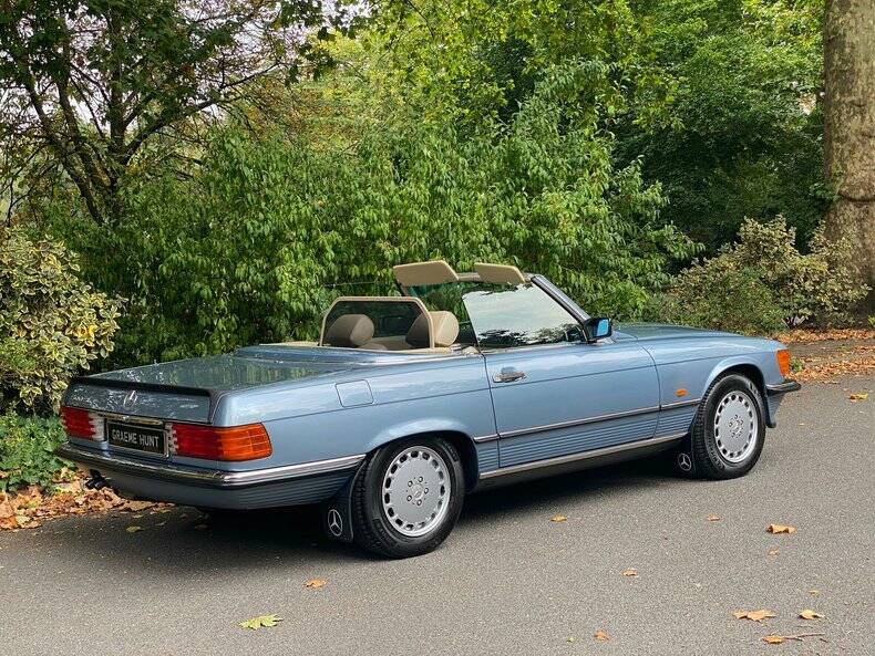 Afbeelding 26/50 van Mercedes-Benz 500 SL (1989)