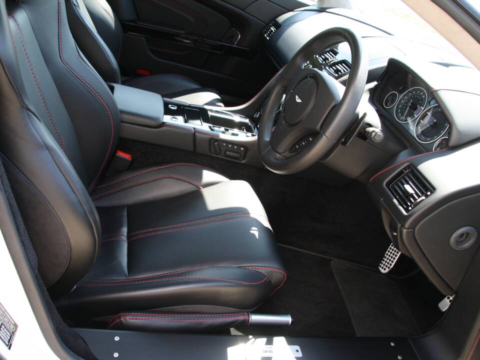 Image 13/24 de Aston Martin V12 Vantage S (2015)