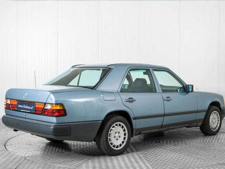 Bild 2/50 von Mercedes-Benz 230 E (1985)