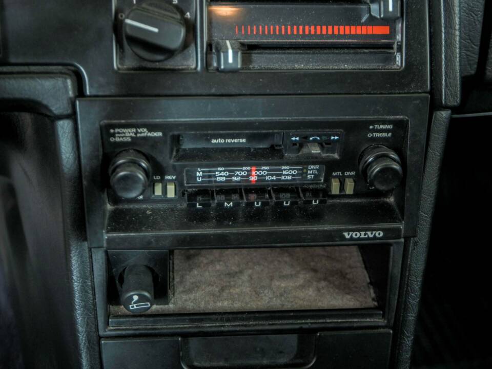 Image 24/50 of Volvo 740 GL (1987)