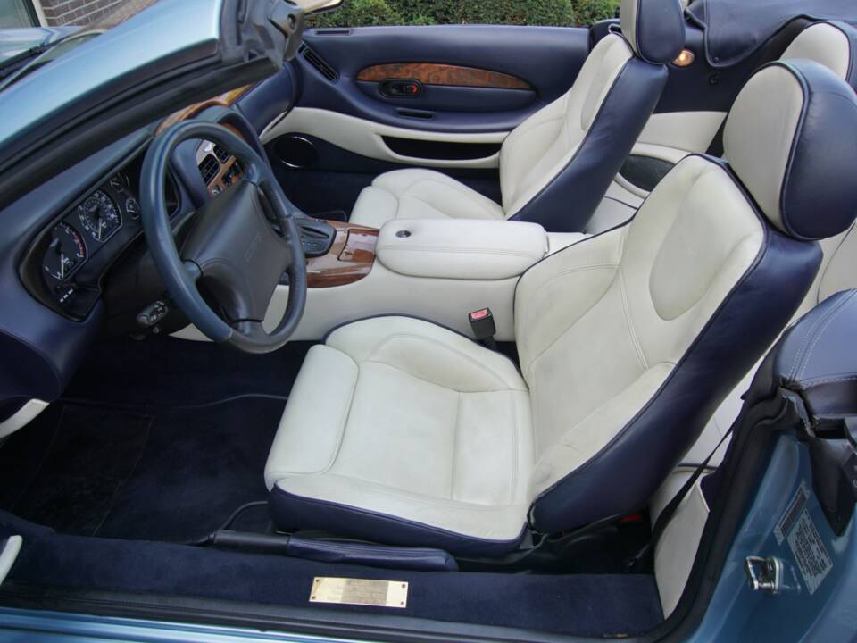 Image 10/50 of Aston Martin DB 7 Vantage Volante (2000)