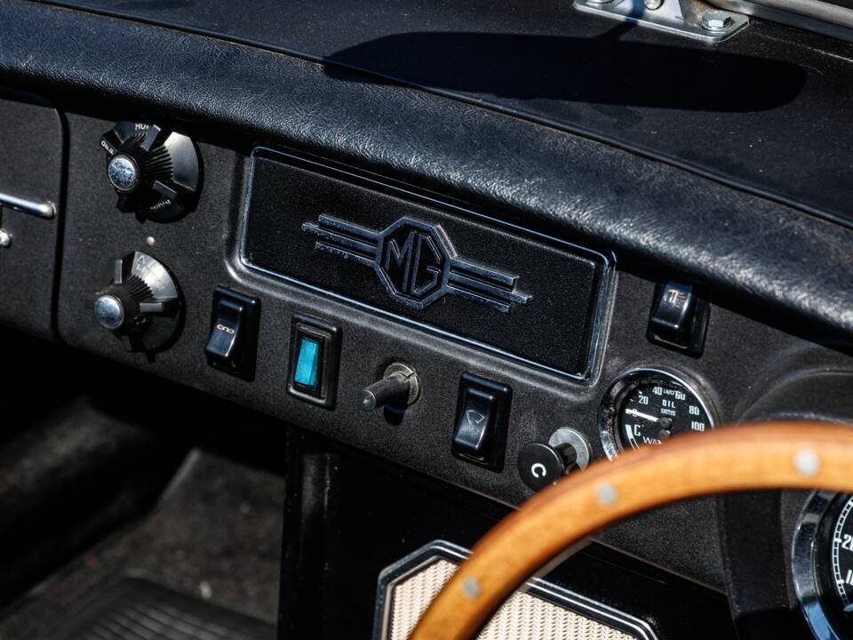 Image 24/41 de MG MGB (1972)