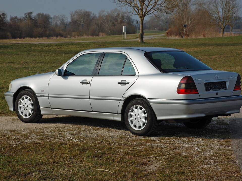 Bild 10/40 von Mercedes-Benz C 200 Kompressor (1997)