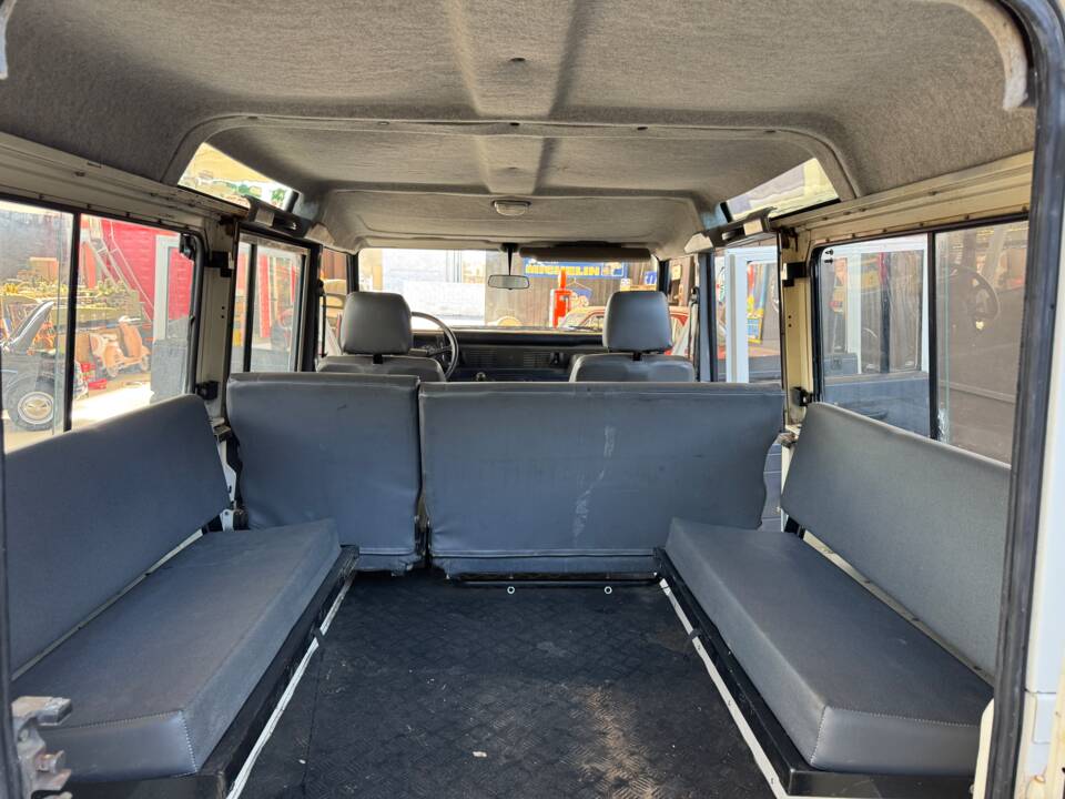 Image 32/45 de Land Rover Defender 110 (1991)