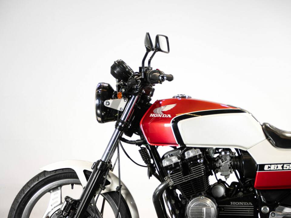 Image 24/50 of Honda CBX 550 F (1982)