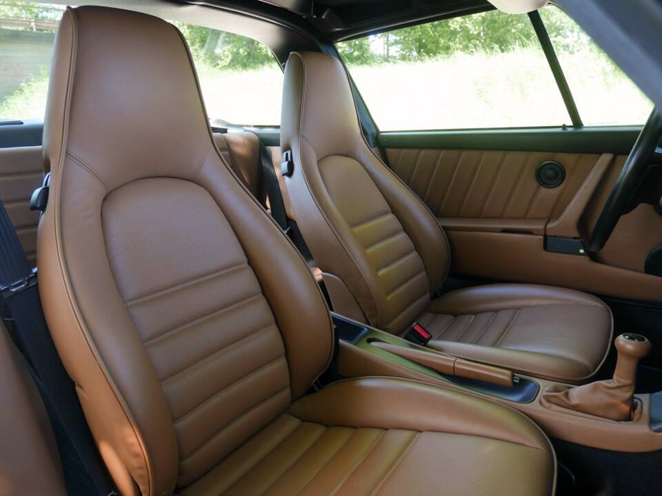 Image 21/42 of Porsche 911 Carrera 2 (1900)