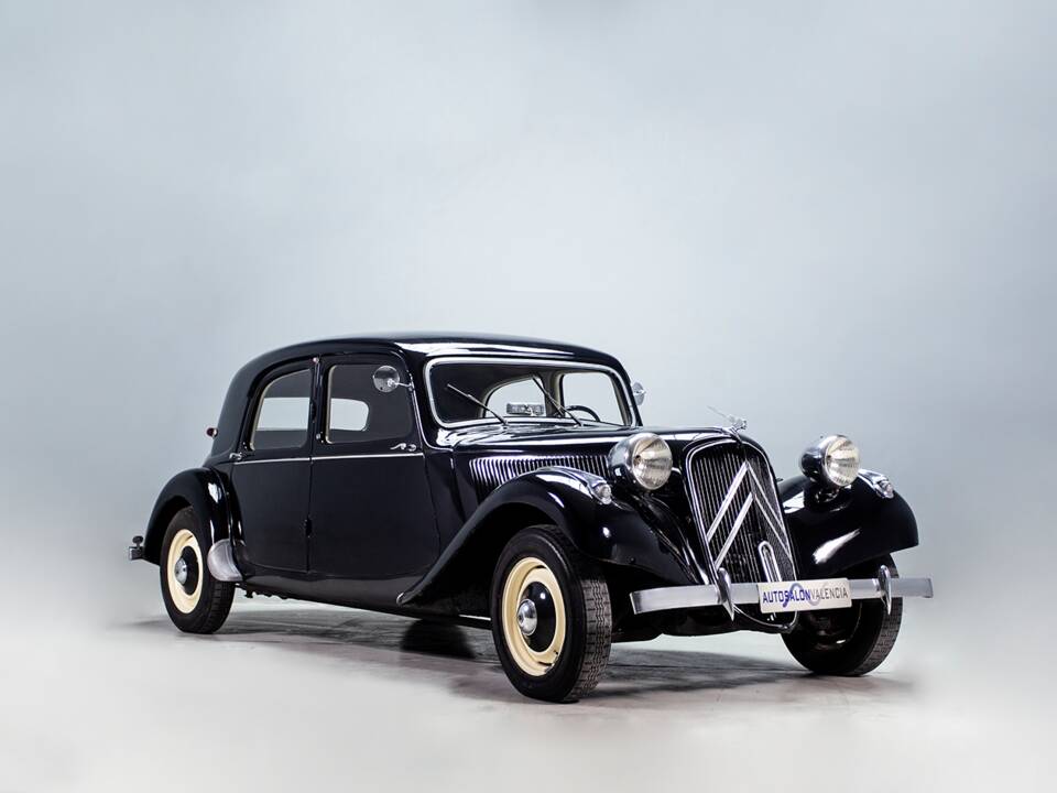 Immagine 4/35 di Citroën Traction Avant 11 légère (1955)