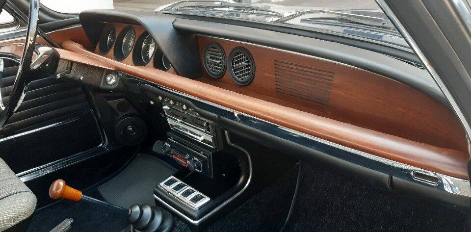 Image 7/49 of BMW 2000 CS (1968)