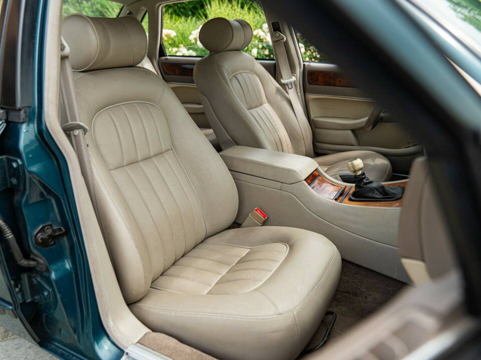 Bild 20/50 von Jaguar XJ6 3.2 (1995)