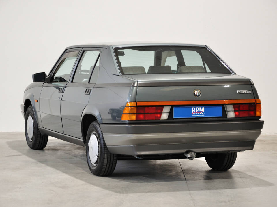 Bild 16/29 von Alfa Romeo 75 1.6 (1987)