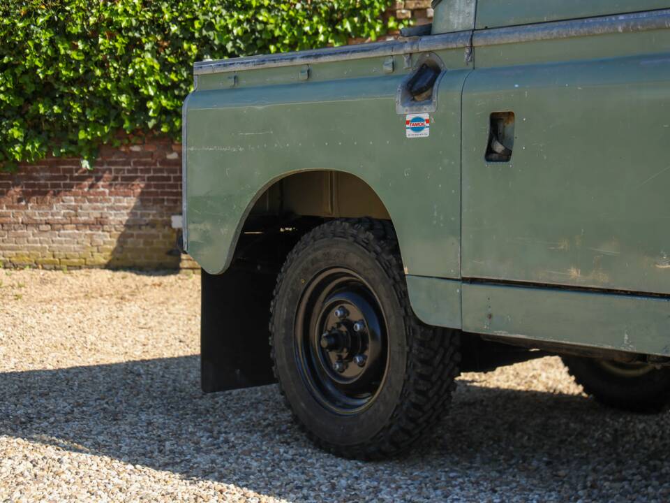 Image 17/50 of Land Rover 88 (1965)