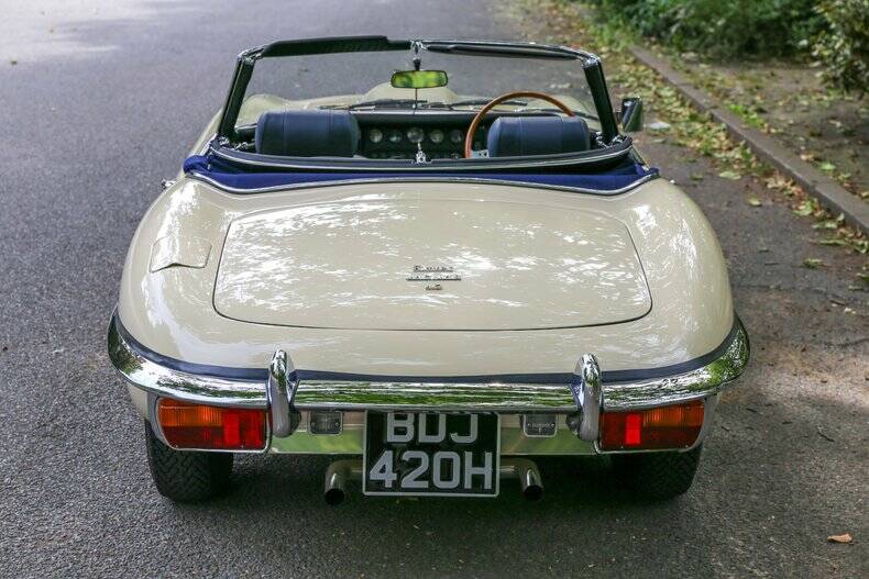 Image 13/50 of Jaguar E-Type (1969)