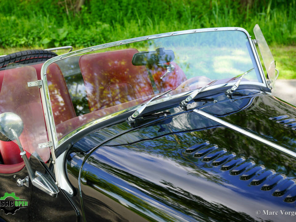 Image 34/54 of Morgan Plus 8 (1992)