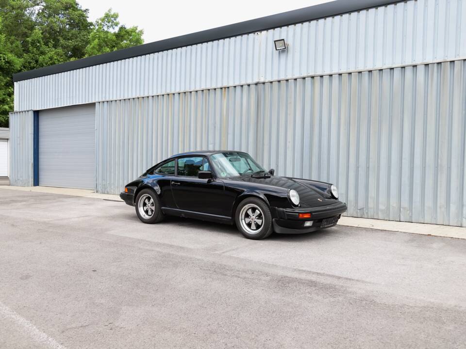Image 12/108 de Porsche 911 Carrera 3.2 (1989)