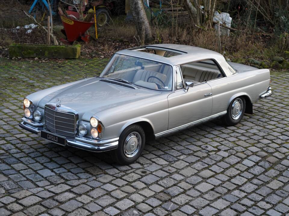 Image 5/14 de Mercedes-Benz 280 SE (1969)