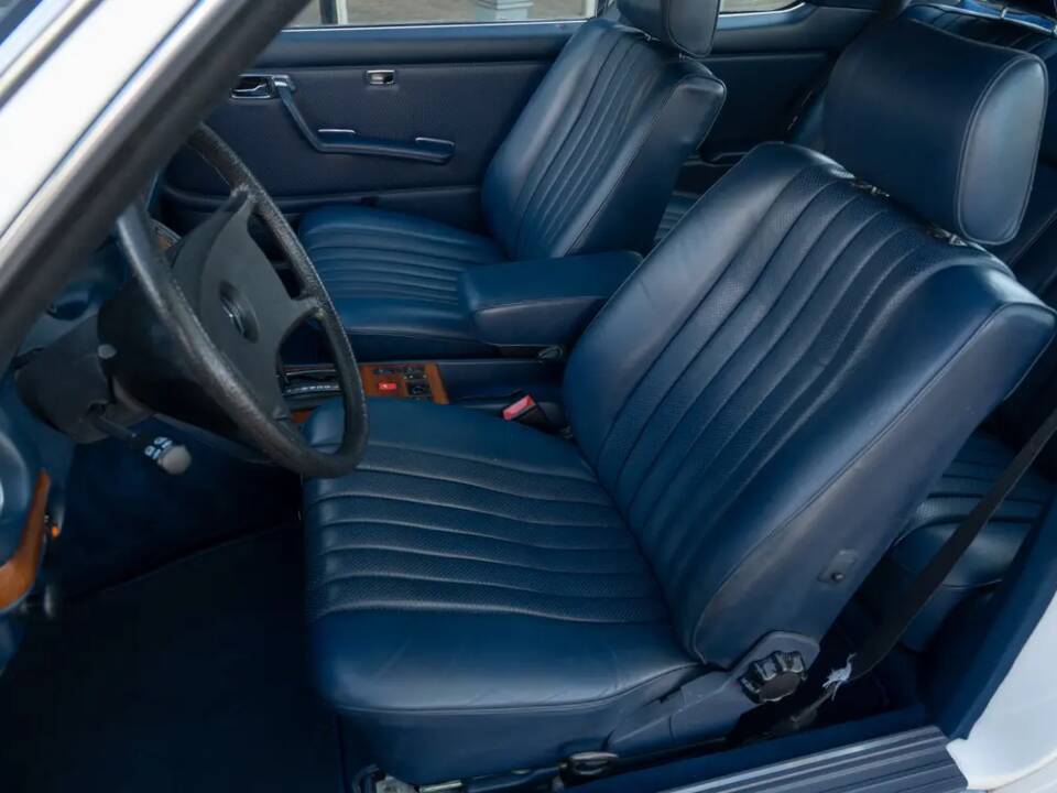 Image 22/62 of Mercedes-Benz 280 CE (1982)
