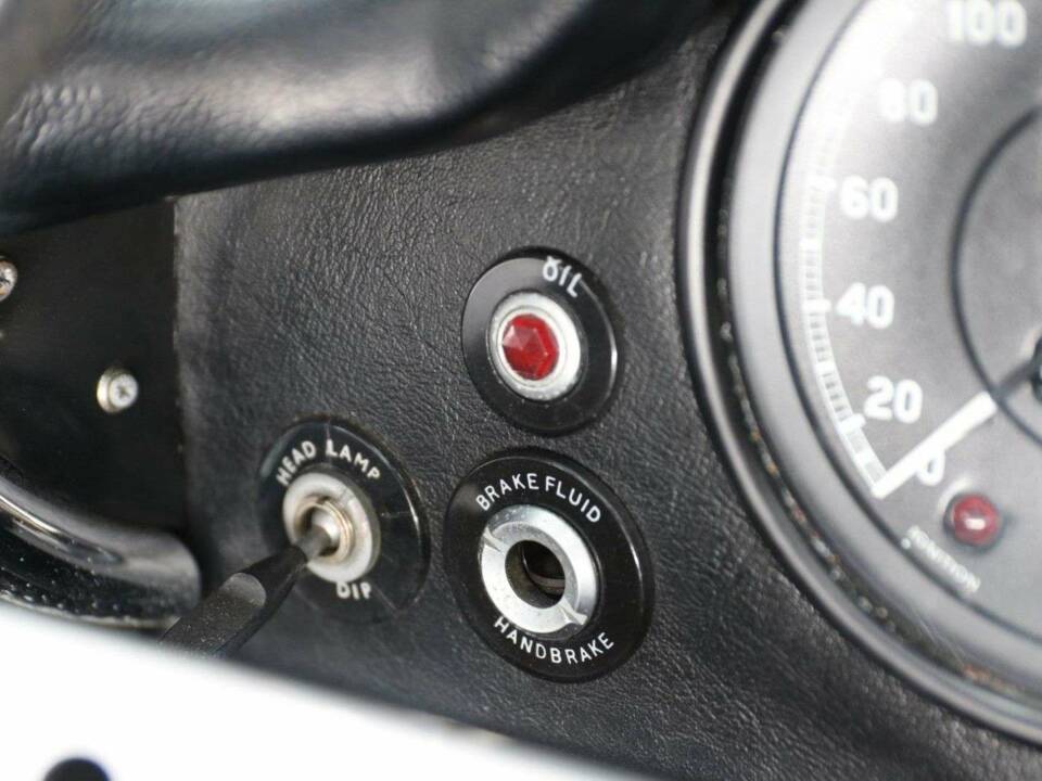 Image 17/49 de Jaguar Type E V12 (1974)