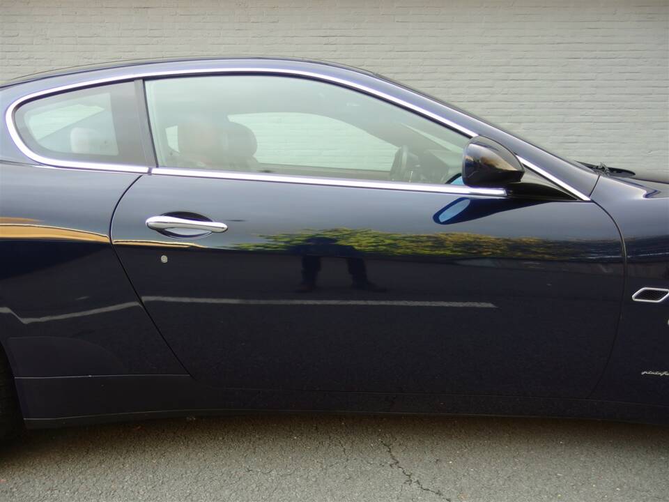 Image 28/99 of Maserati GranTurismo 4.2 (2008)
