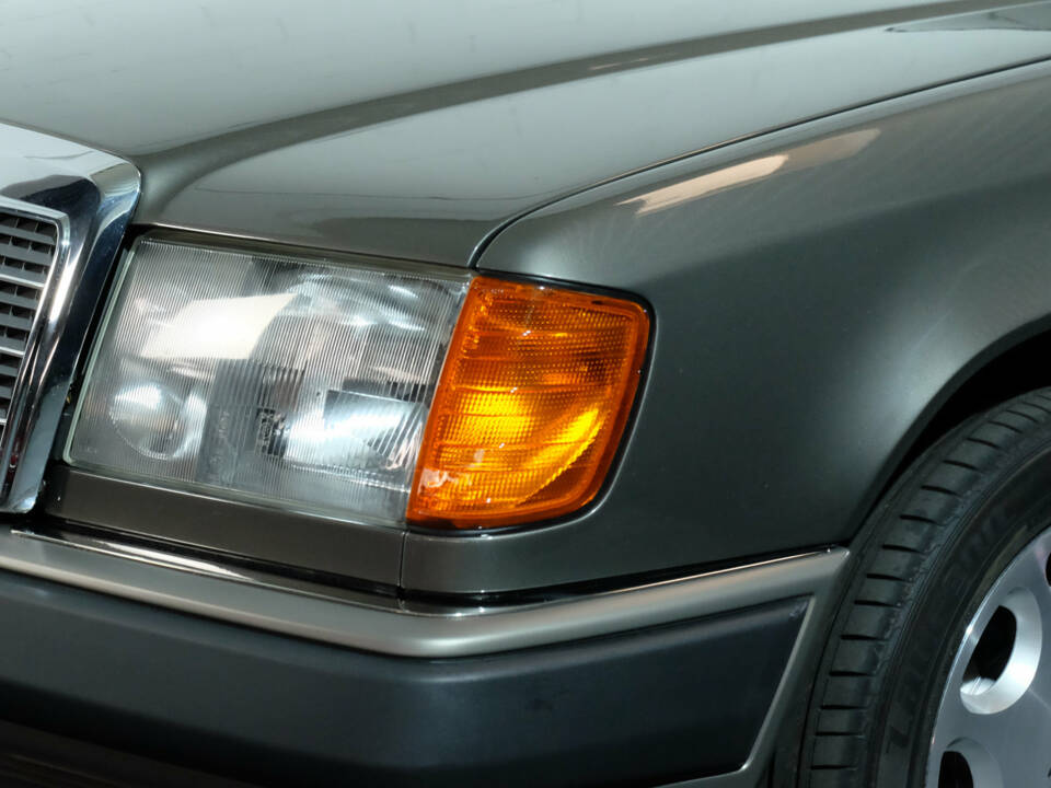 Image 5/40 of Mercedes-Benz 250 TD (1990)