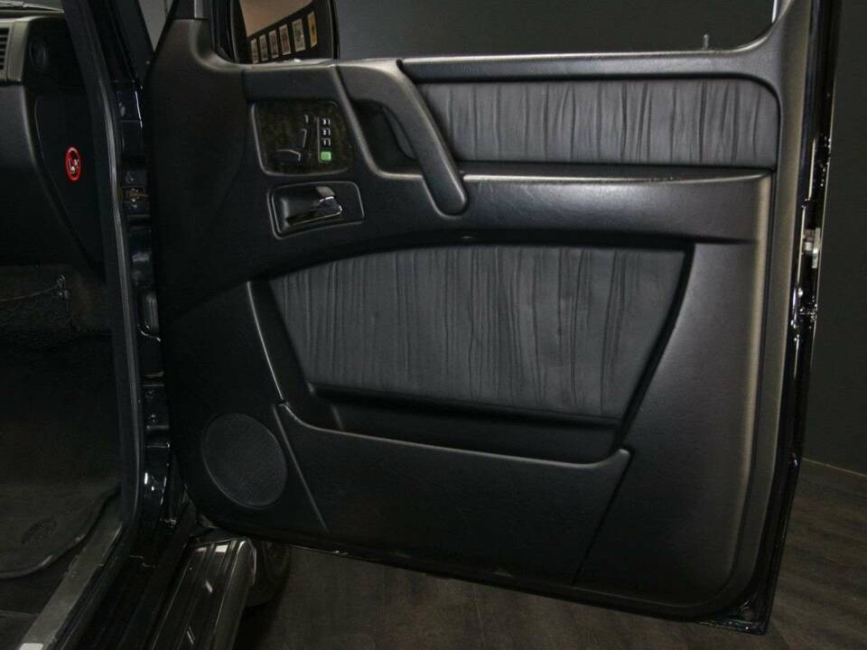 Imagen 31/50 de Mercedes-Benz G 500 (SWB) (2006)