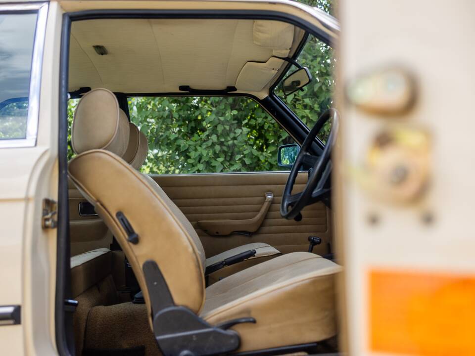 Image 38/48 of BMW 320/6 (1980)