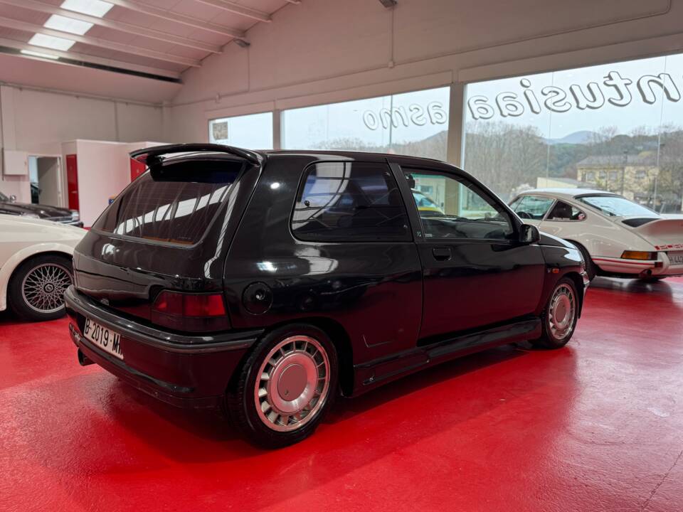 Immagine 6/23 di Renault Clio I 1.8 16V (1991)