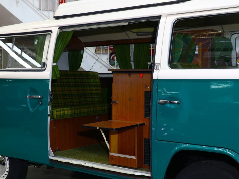 Bild 19/38 von Volkswagen T2b Camper (1974)