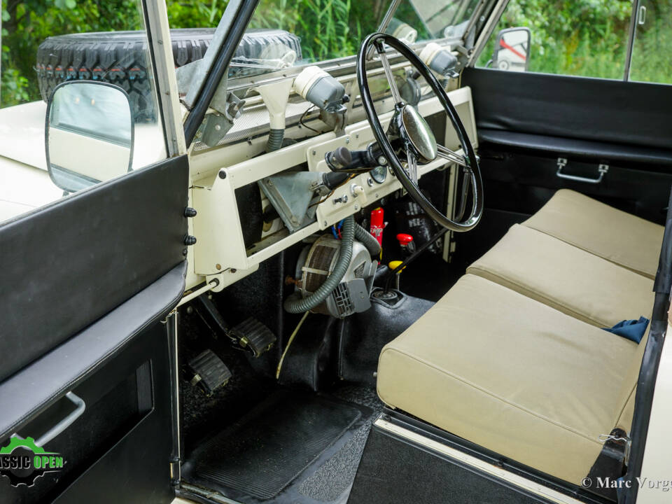 Image 11/55 of Land Rover 88 (1958)