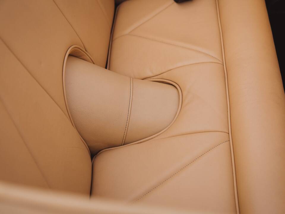 Image 90/99 of Aston Martin DB 6 Volante (1968)