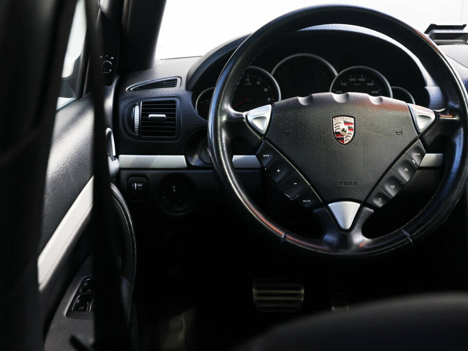 Bild 38/41 von Porsche Cayenne GTS (2007)