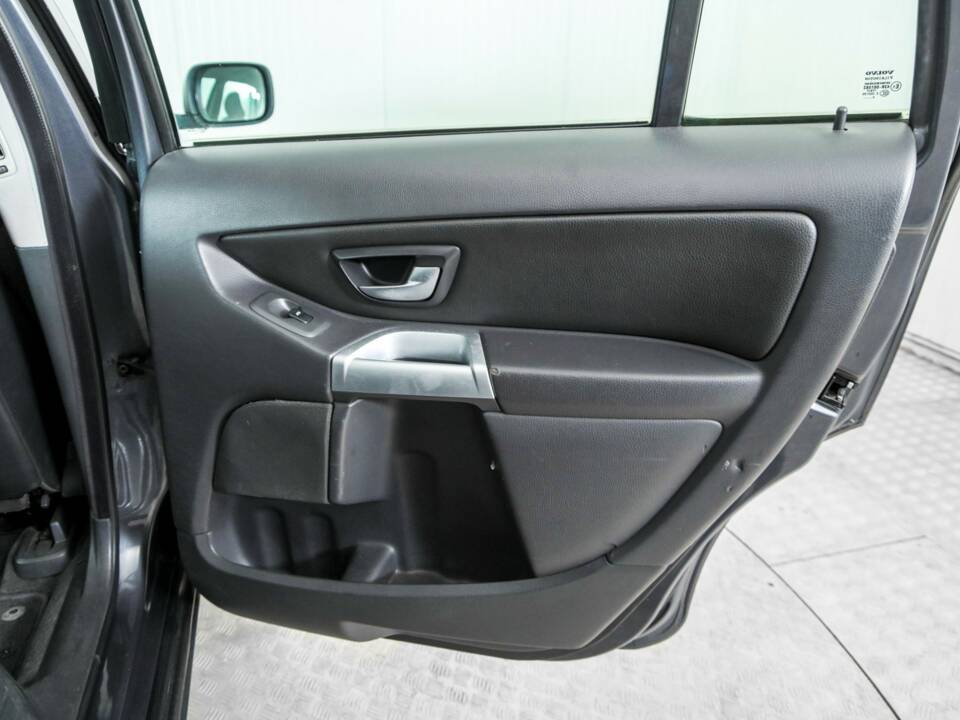Image 34/43 of Volvo XC90 2.5T (2005)
