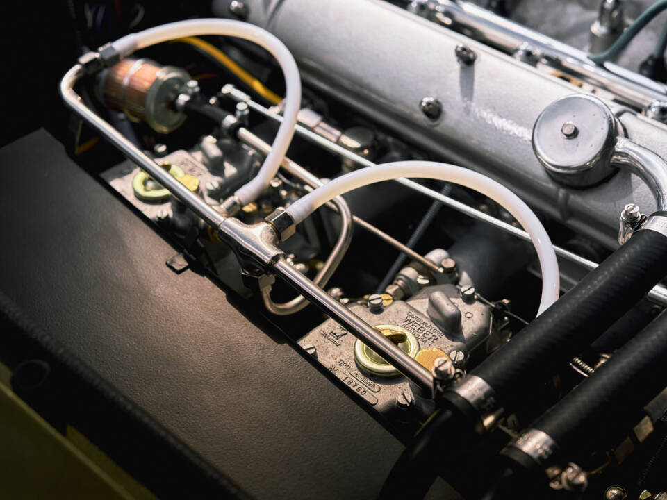 Image 28/28 of Aston Martin DB 6 Mk II (1970)