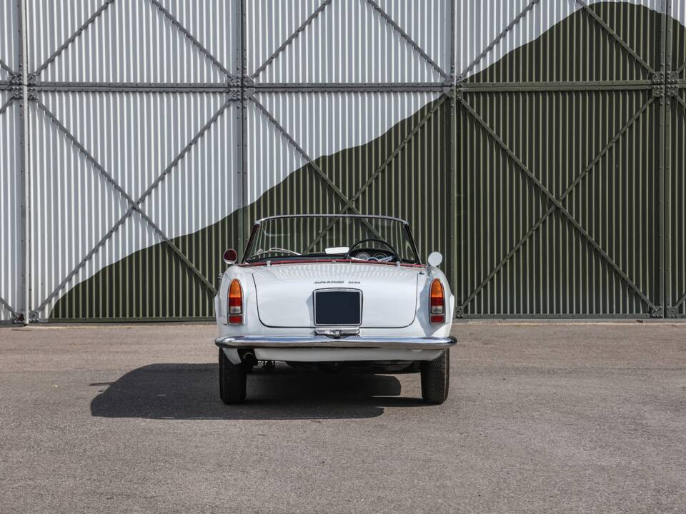 Immagine 21/36 di Alfa Romeo 2600 Spider (1963)