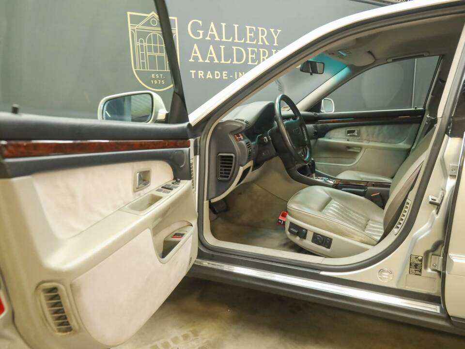 Immagine 31/50 di Audi A8 4.2 quattro (1995)