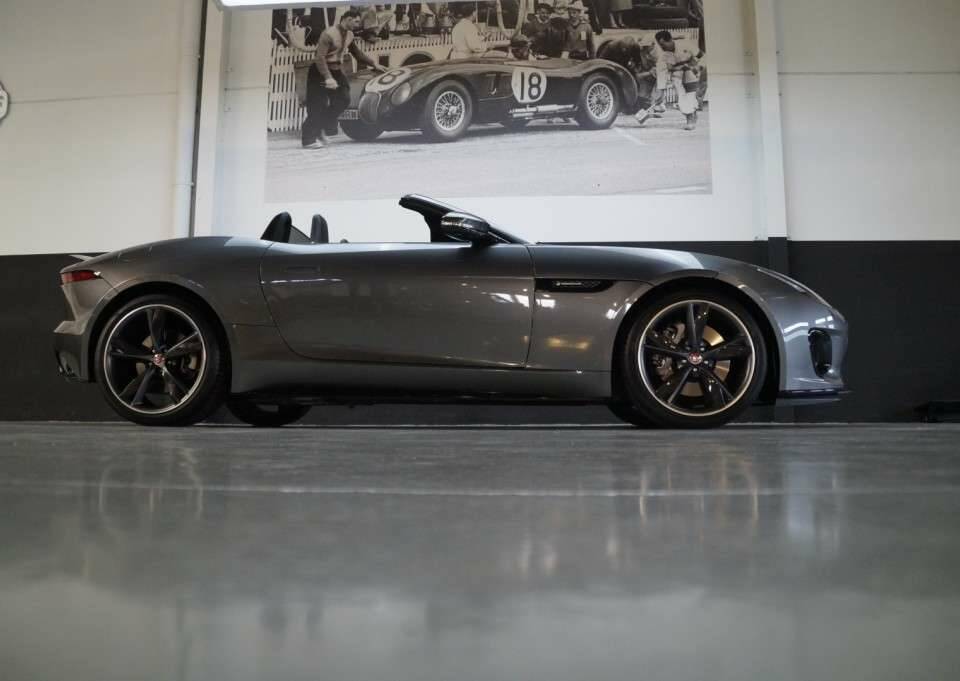 Image 28/50 of Jaguar F-Type (2019)