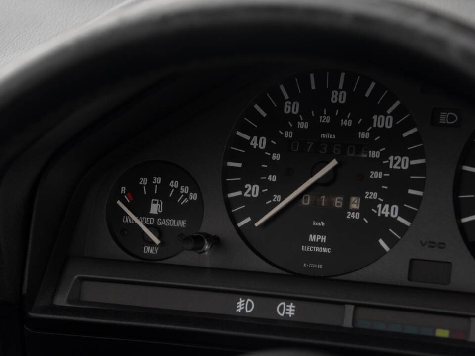 Image 26/50 of BMW 320i (1987)