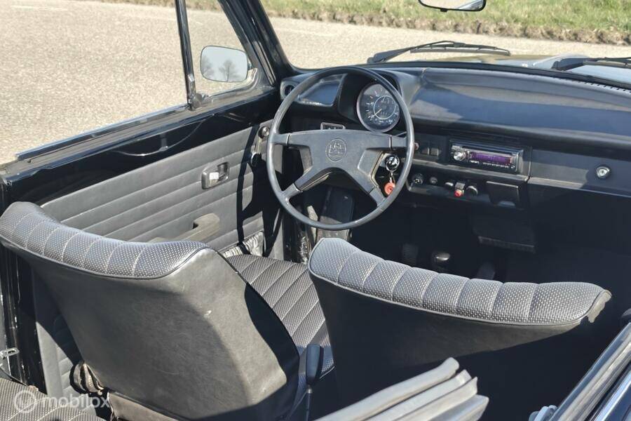Image 26/35 de Volkswagen Coccinelle 1303 (1972)