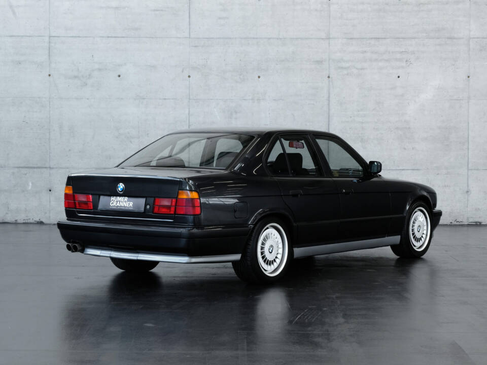 Image 4/24 of BMW M5 (1992)