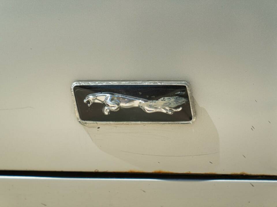 Image 32/50 of Jaguar XJ 6 4.2 (1970)