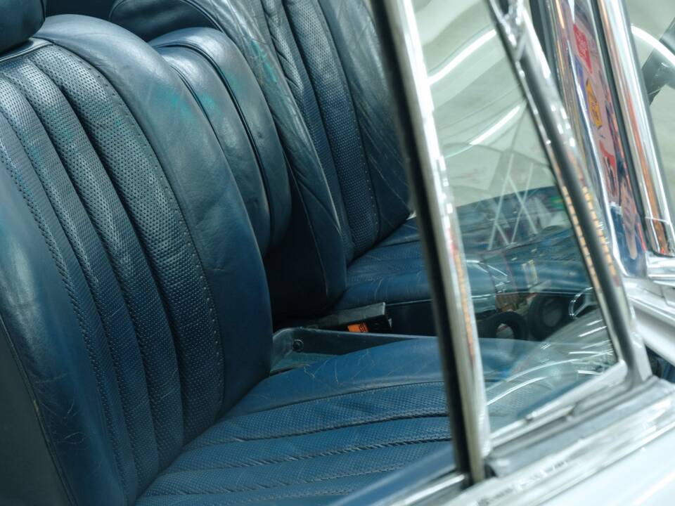 Image 40/50 of Mercedes-Benz 280 SE 3,5 (1970)