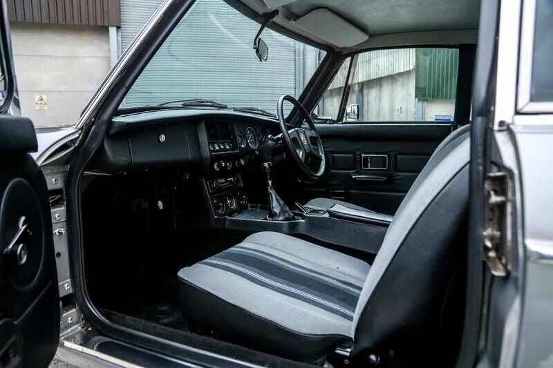 Image 18/26 of MG MGB GT V8 SEC (1981)