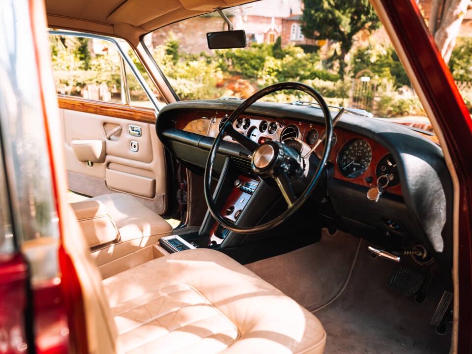 Immagine 38/50 di Rolls-Royce Silver Shadow I (1970)