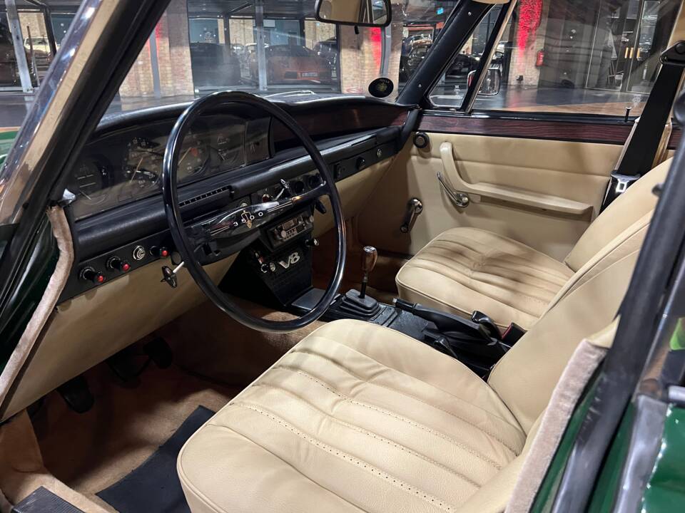 Image 14/28 of Rover 3500 S (1974)