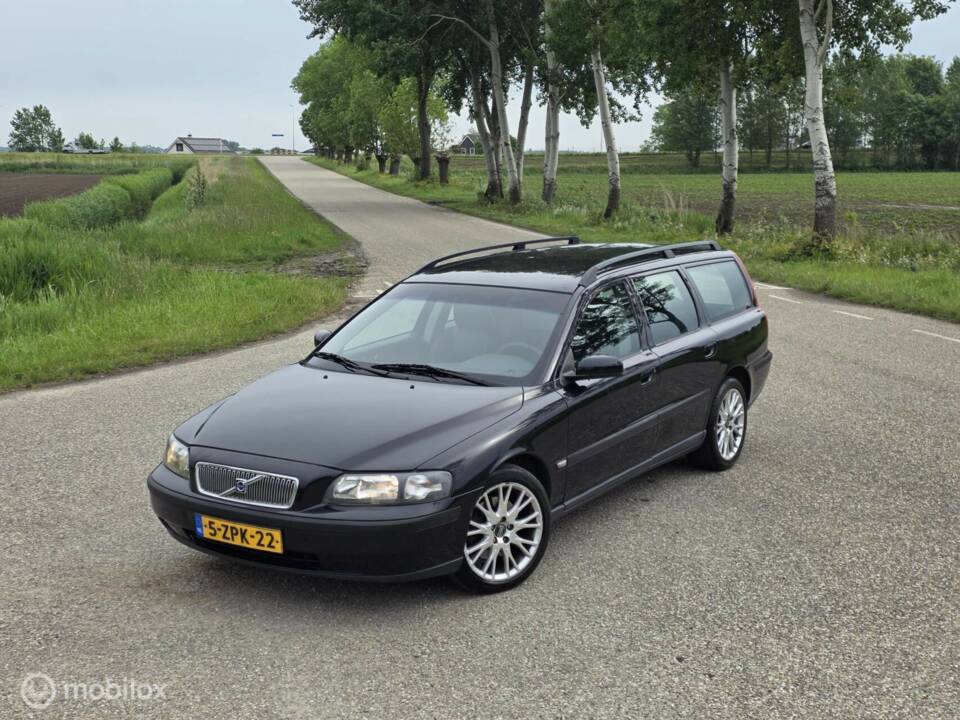 Bild 5/23 von Volvo V 70 2.4 (2003)