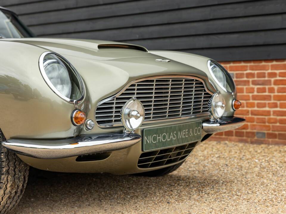 Bild 24/50 von Aston Martin DB 6 Volante (1969)