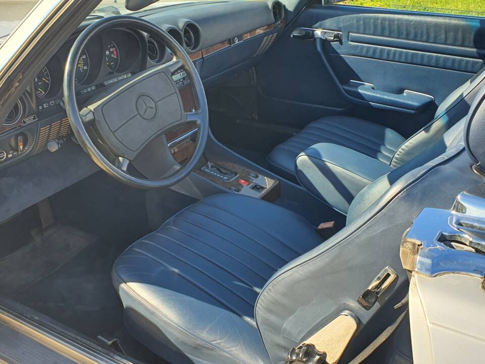 Image 17/34 of Mercedes-Benz 560 SL (1987)