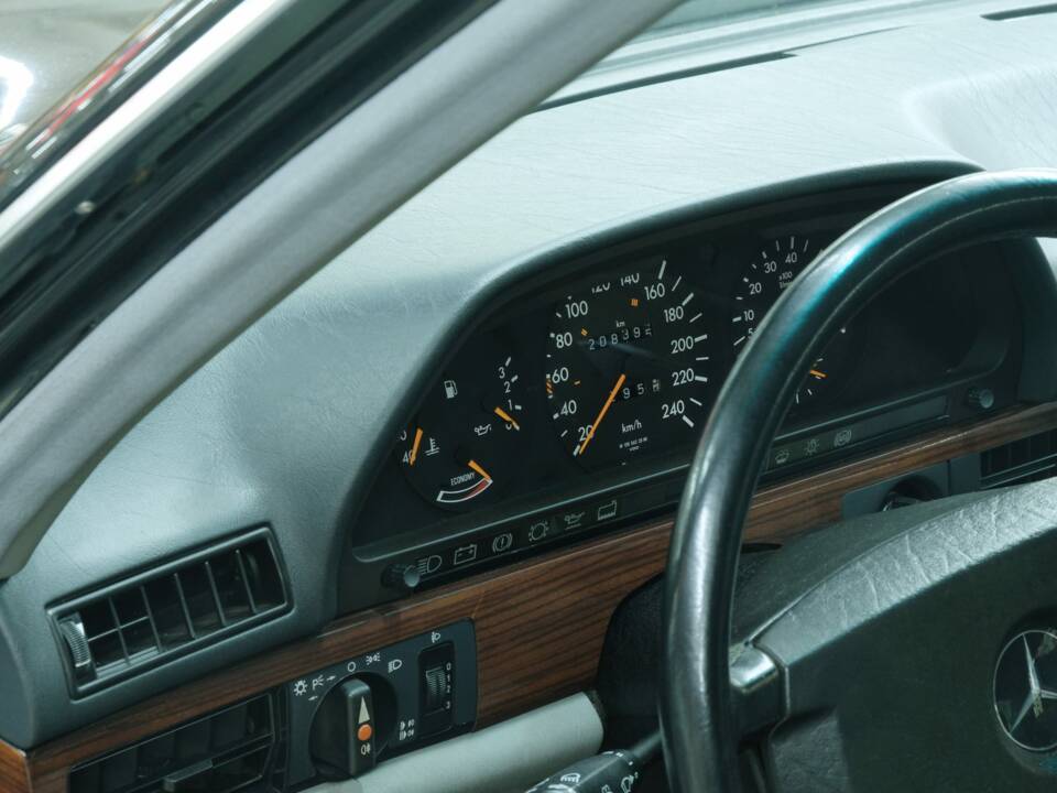 Bild 40/50 von Mercedes-Benz 300 SEL (1991)