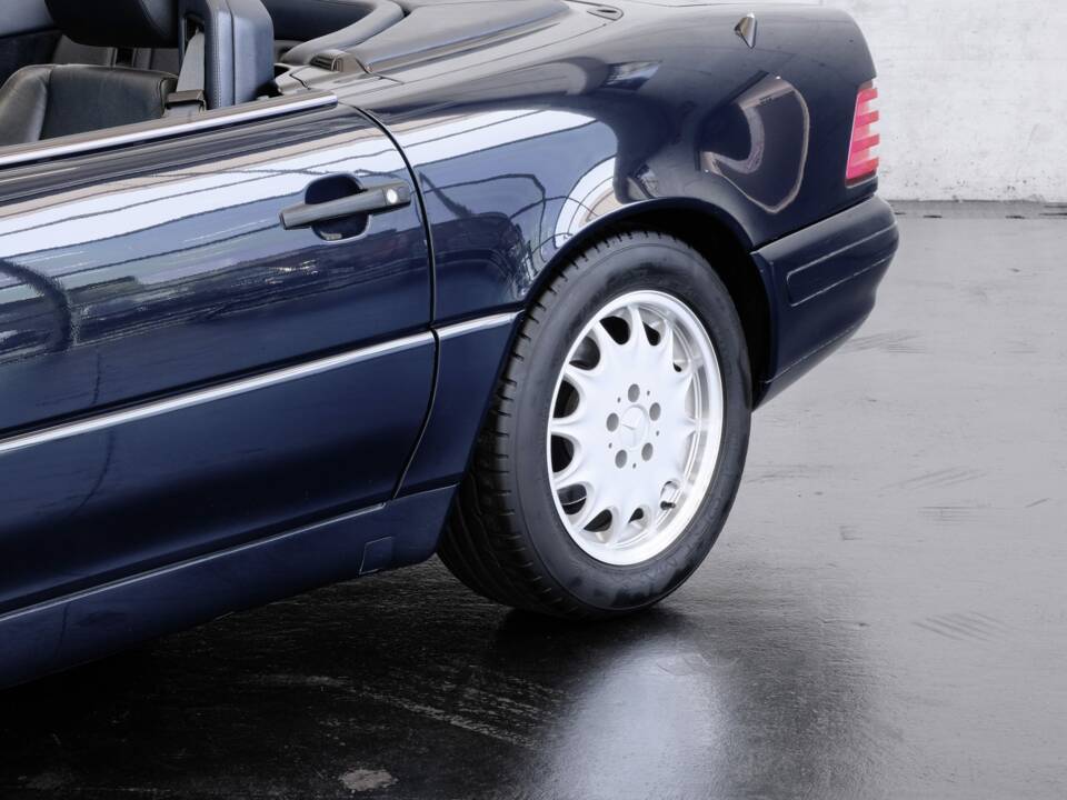 Image 38/46 of Mercedes-Benz SL 320 (1998)