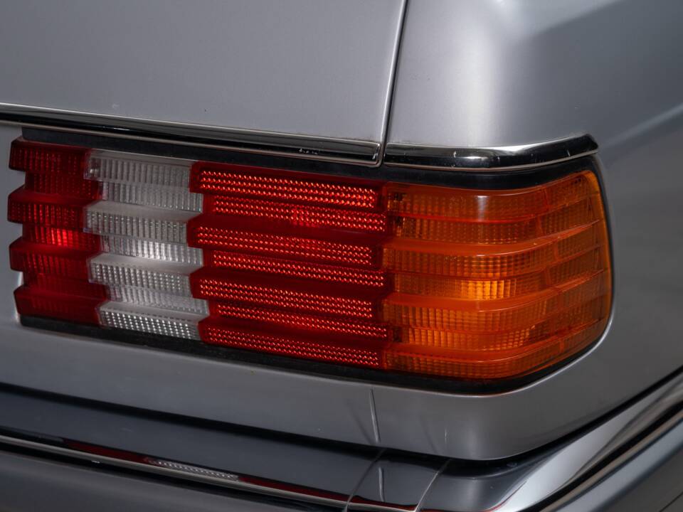 Bild 19/35 von Mercedes-Benz 560 SEC (1988)
